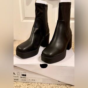 New Aldo Upstep in Black Platform Ankle Boots Size 8.5